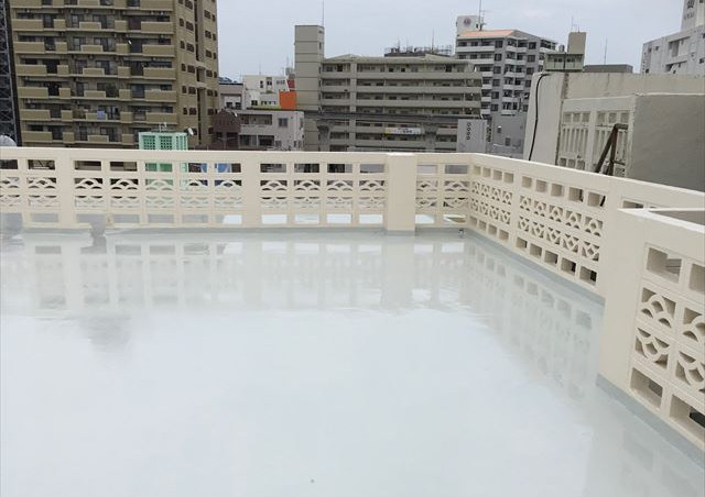 沖縄市で防水工事をお考えなら、屋上（屋根）やベランダを美しく蘇らせる【AKI株式会社】