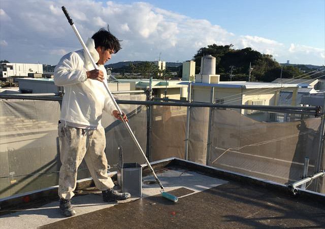 雨漏りは沖縄の塗装・防水施工業者【AKI株式会社】へ