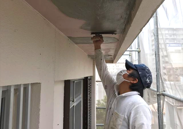 沖縄で雨漏りの修理を行う【AKI株式会社】